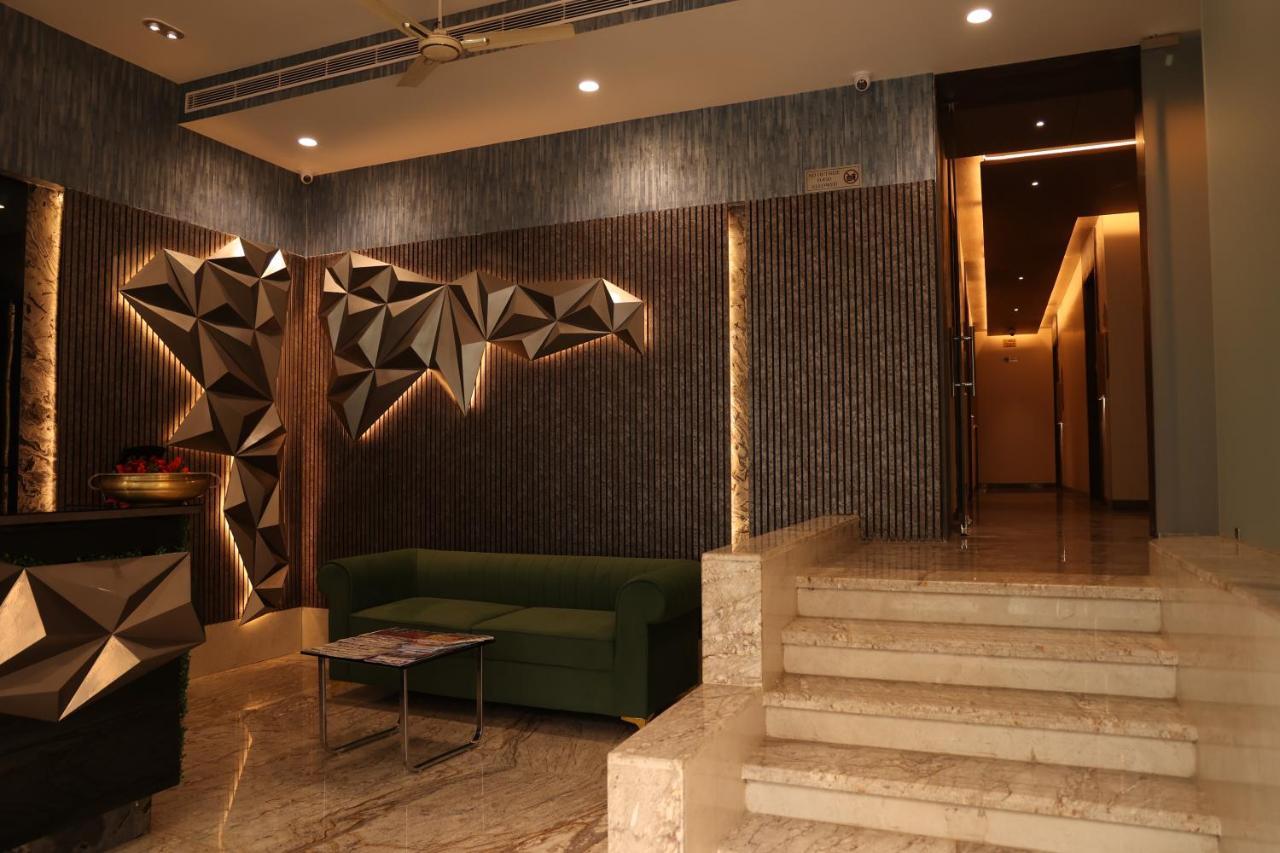 Hotel Pinaka Inn ラクナウ エクステリア 写真