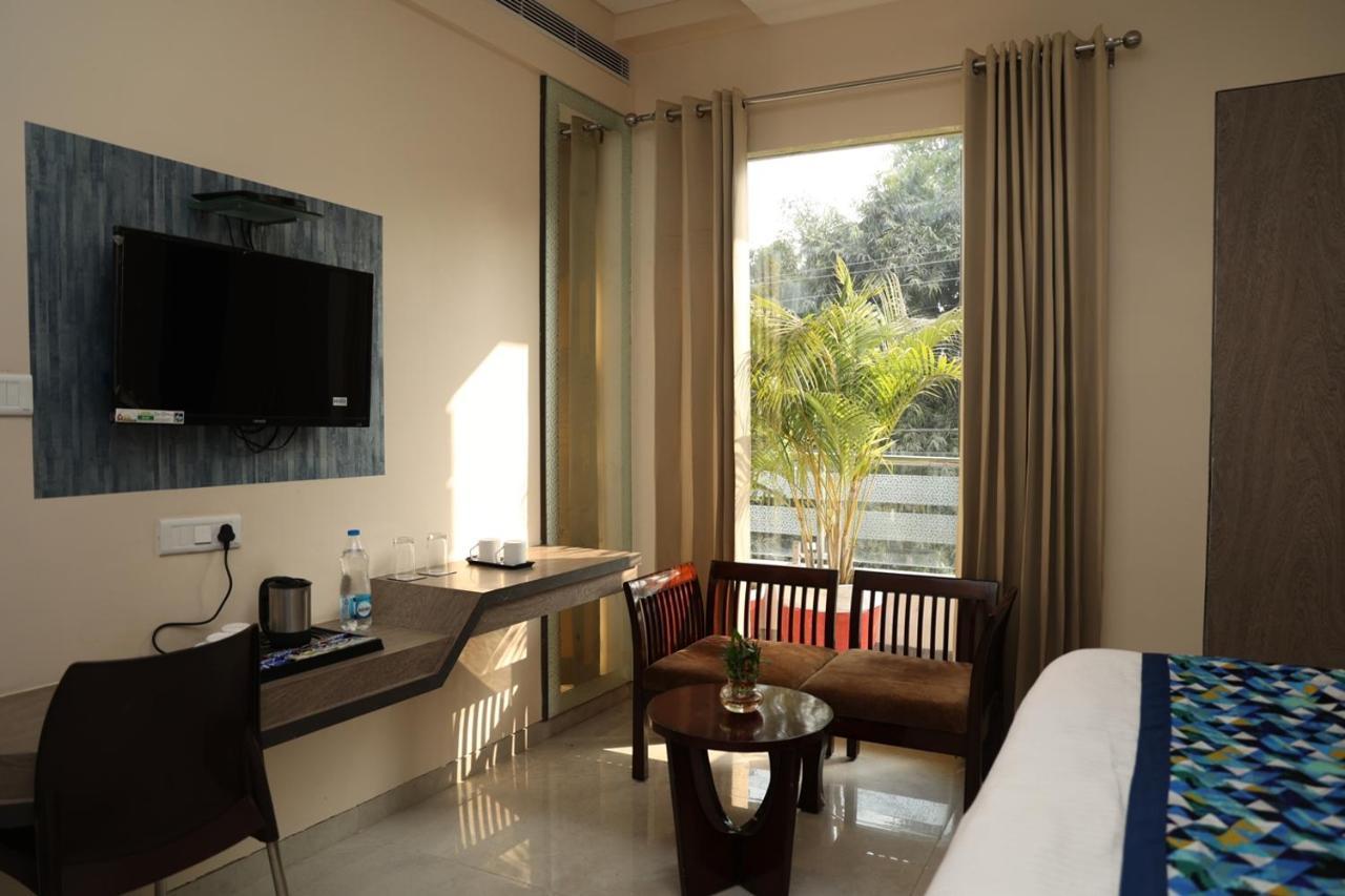 Hotel Pinaka Inn ラクナウ エクステリア 写真