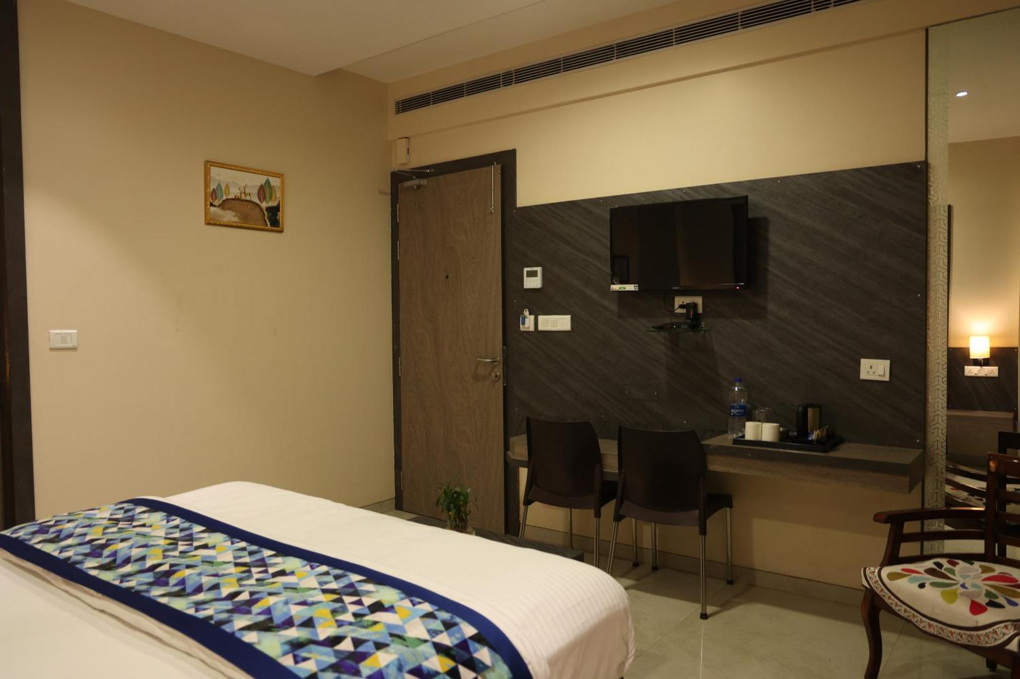 Hotel Pinaka Inn ラクナウ エクステリア 写真
