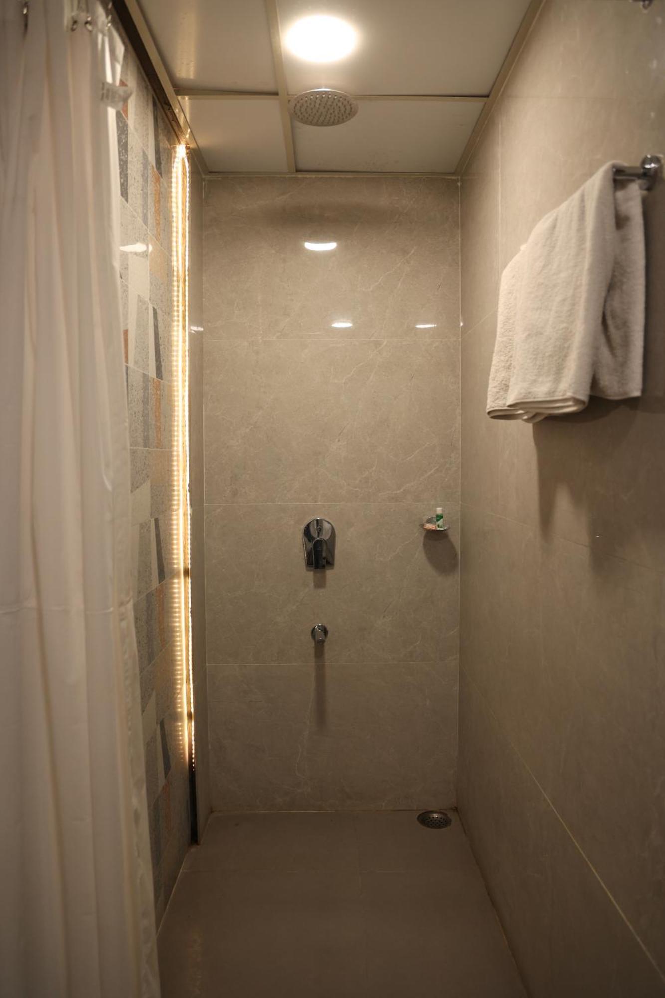 Hotel Pinaka Inn ラクナウ エクステリア 写真