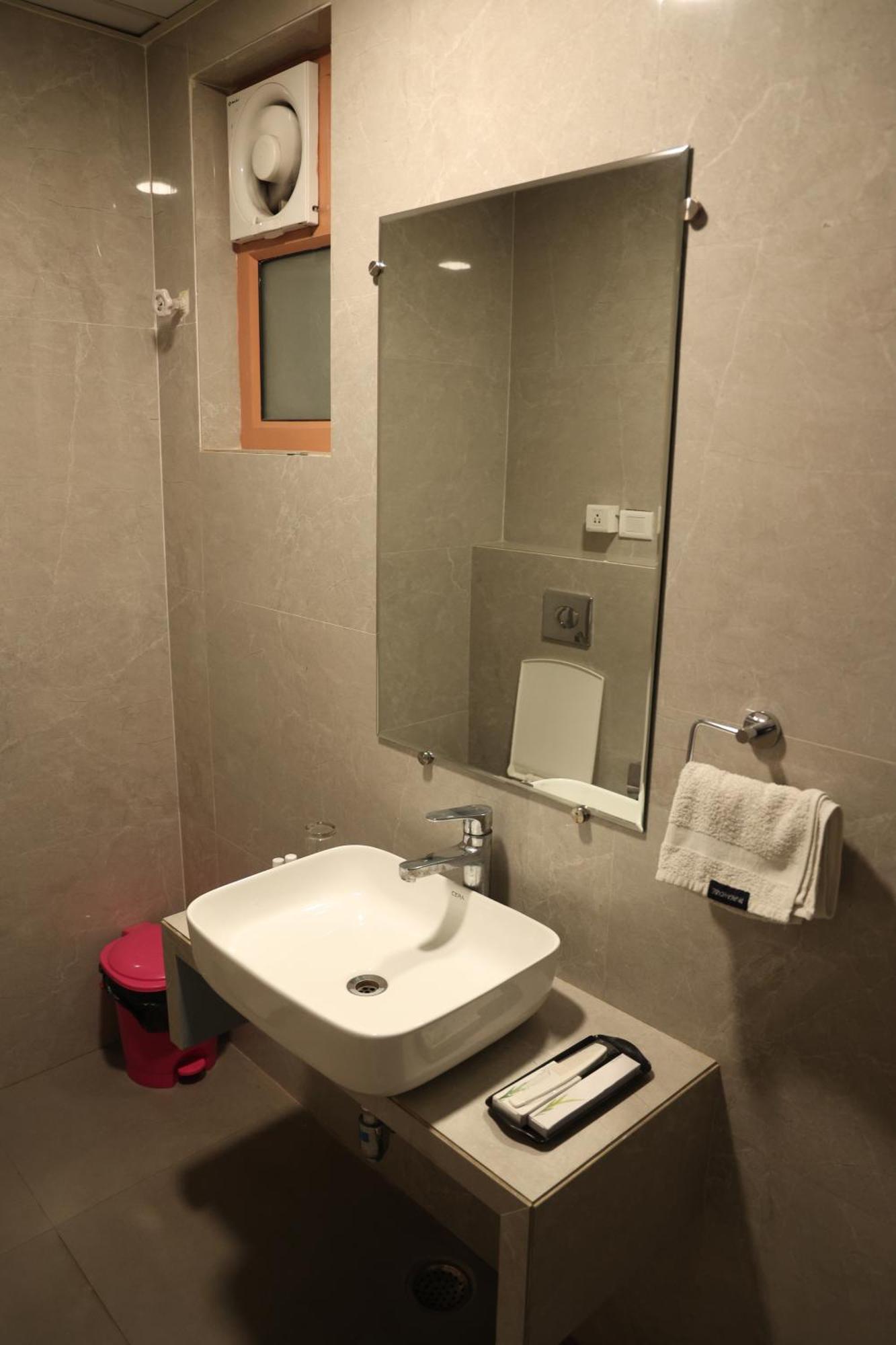 Hotel Pinaka Inn ラクナウ エクステリア 写真
